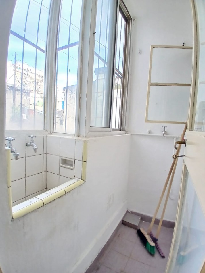 Se Alquila un Departamento de 2 Ambientes Luminoso, Bajas Expensas - Monserrat