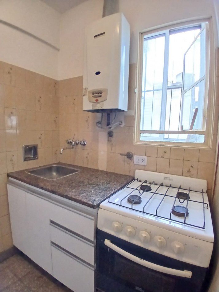 Se Alquila un Departamento de 2 Ambientes Luminoso, Bajas Expensas - Monserrat