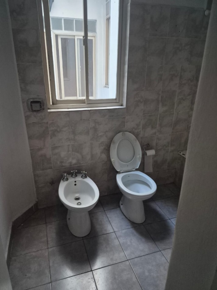 Se alquila un departamento de 2 ambientes con patio - Balvanera