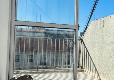 Se alquila un departamento amoblado de 2 ambientes con balcon
