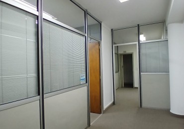 Se vende excelente oficina en edificio de Categoria - San Nicolas