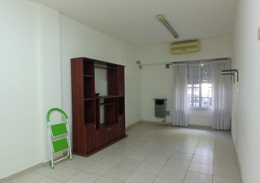 Se vende un departamento monoambiente al frente - San Cristobal